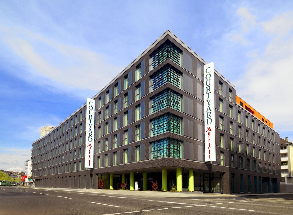 Hotel Courtyard