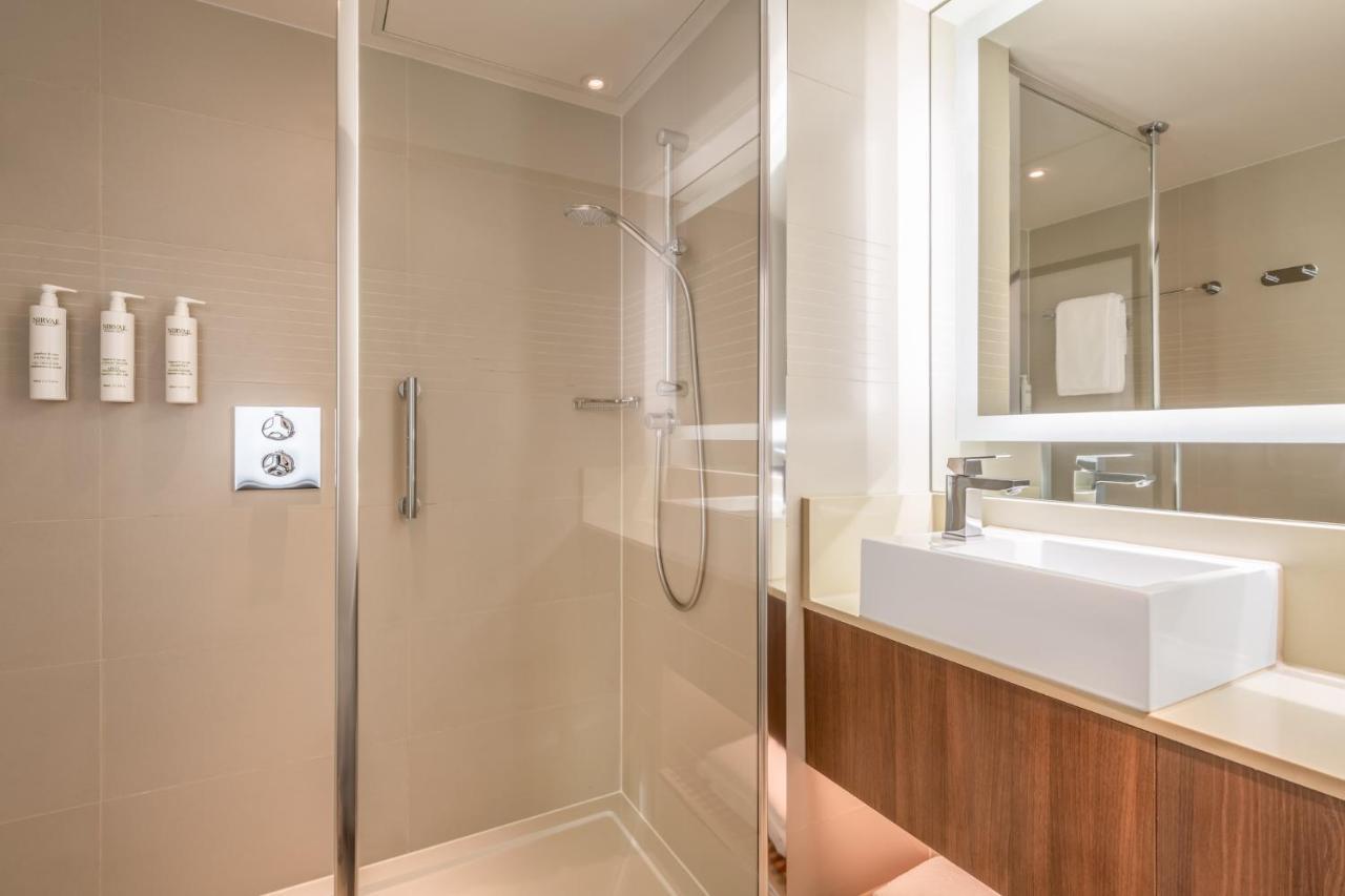 Courtyard 4*