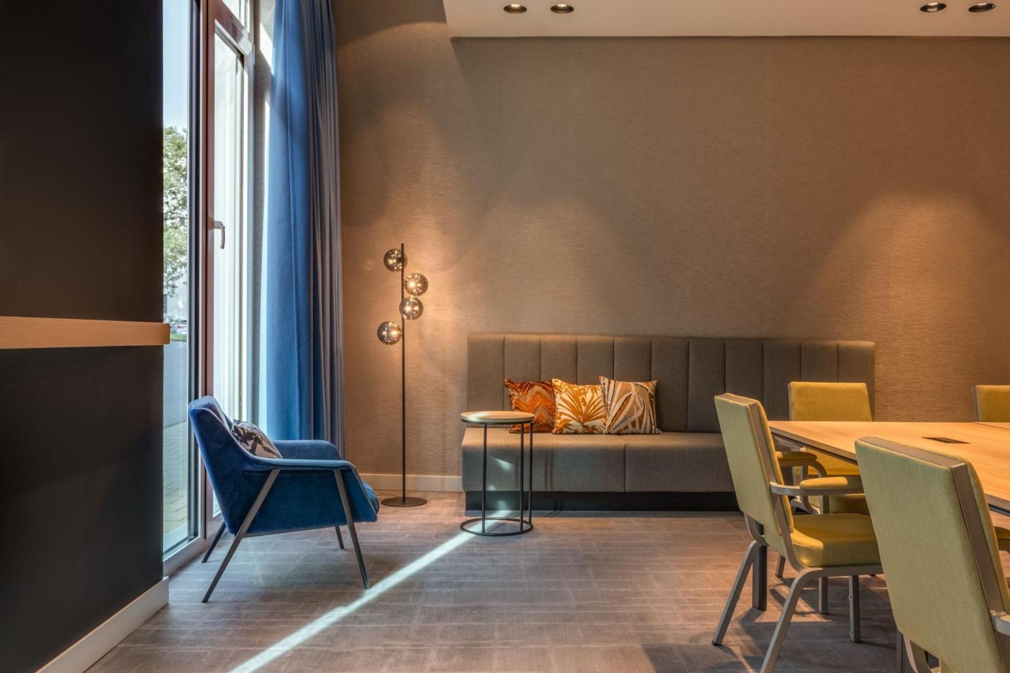 Courtyard 4*